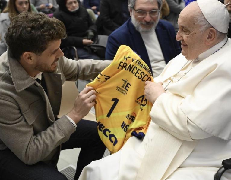Capa da notícia - Itália: Bruninho se encontra com o Papa Francisco