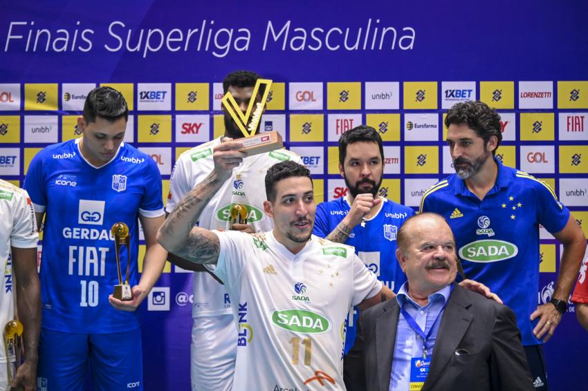 Capa da notícia - Dream Team da Superliga 2021/22: A emoção de Rodriguinho