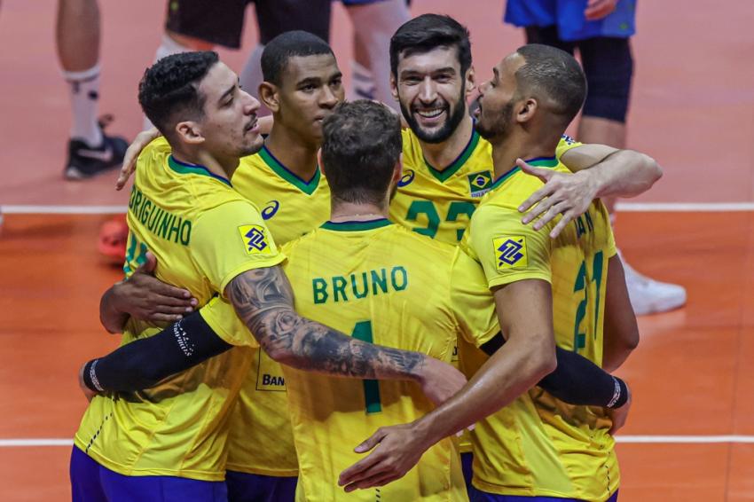 Capa da notícia - Brasil freia reação da Eslovênia e vence segunda na VNL