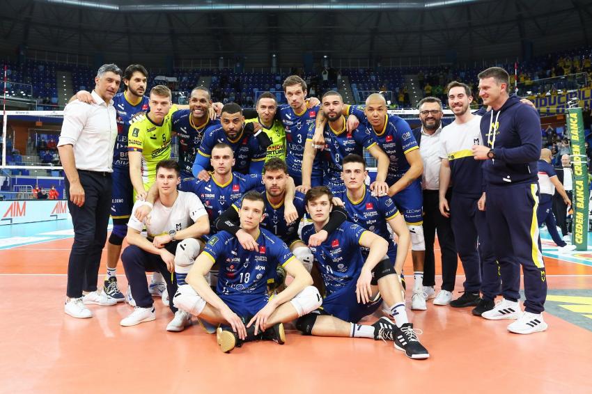 Capa da notícia - Modena avança às semifinais do Italiano