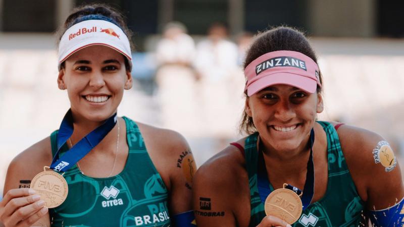 Capa da notícia - Em Paris, Duda e Ana Patrícia conquistam o quarto ouro no Circuito Mundial