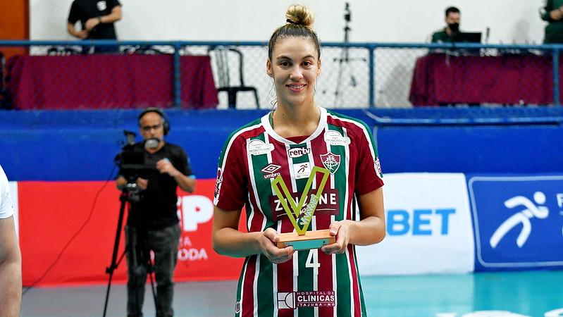 Capa da notícia - Elina Rodriguez comemora triunfo do Fluminense