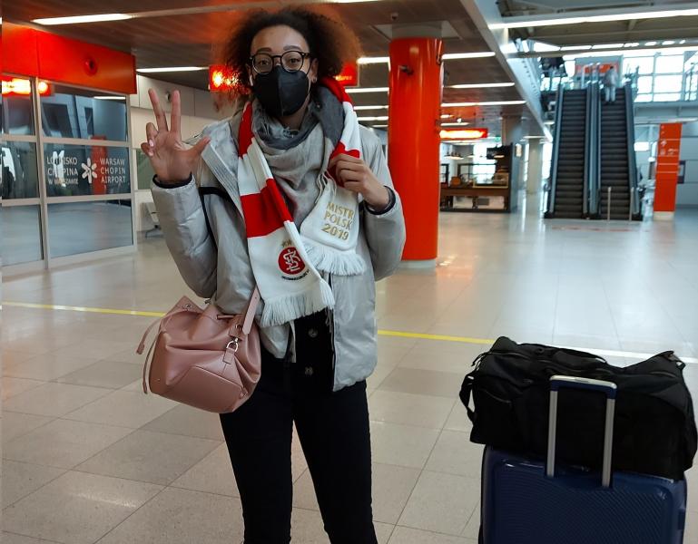 Capa da notícia - Valetina Diouf chega na Polônia
