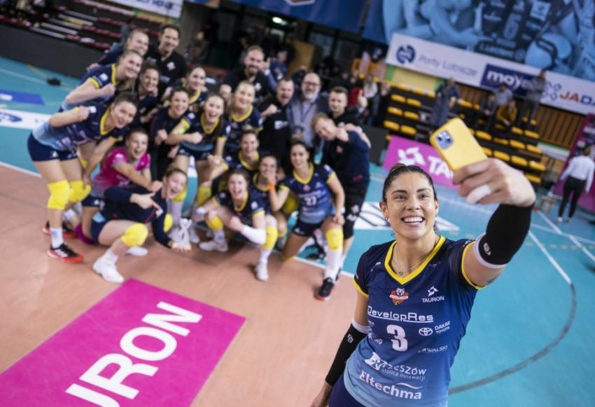 Capa da notícia - Bruna Honório é novamente MVP na Polônia