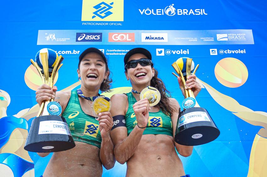 Capa da notícia -  Bárbara Seixas e Carol Solberg conquistam primeiro ouro no Open