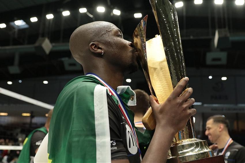 Capa da notícia - Abouba é campeão da Copa da França e MVP da final